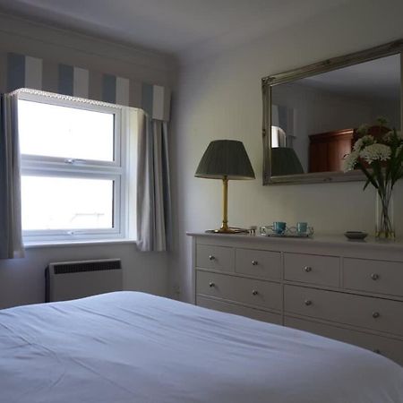 ファルマス Fabulous High Street Townhouse With Stunning Views & Parking At 'Eagles Nest'ヴィラ エクステリア 写真