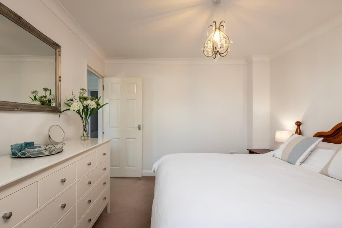 ファルマス Fabulous High Street Townhouse With Stunning Views & Parking At 'Eagles Nest'ヴィラ エクステリア 写真