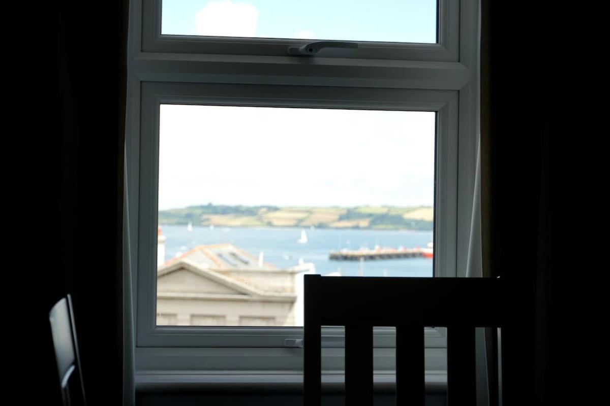 ファルマス Fabulous High Street Townhouse With Stunning Views & Parking At 'Eagles Nest'ヴィラ エクステリア 写真