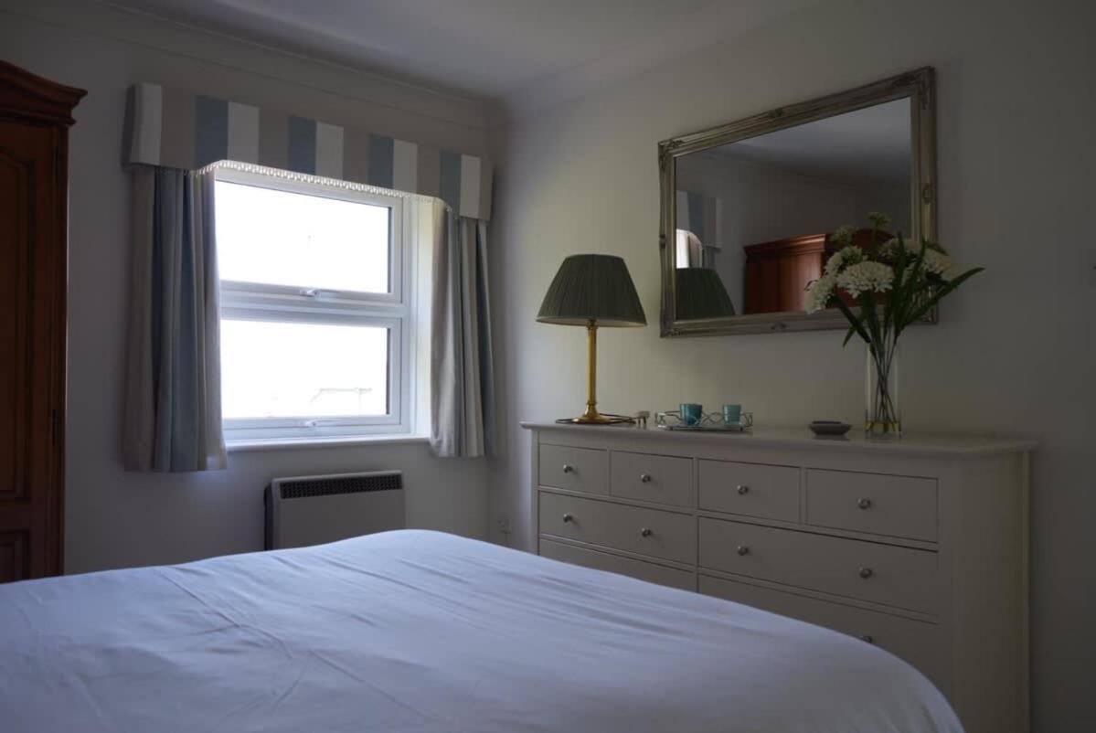 ファルマス Fabulous High Street Townhouse With Stunning Views & Parking At 'Eagles Nest'ヴィラ エクステリア 写真