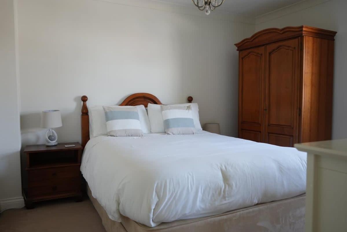 ファルマス Fabulous High Street Townhouse With Stunning Views & Parking At 'Eagles Nest'ヴィラ エクステリア 写真